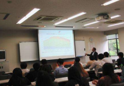 神戸大学で行われた講義