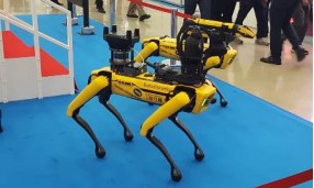 四足歩行ロボット